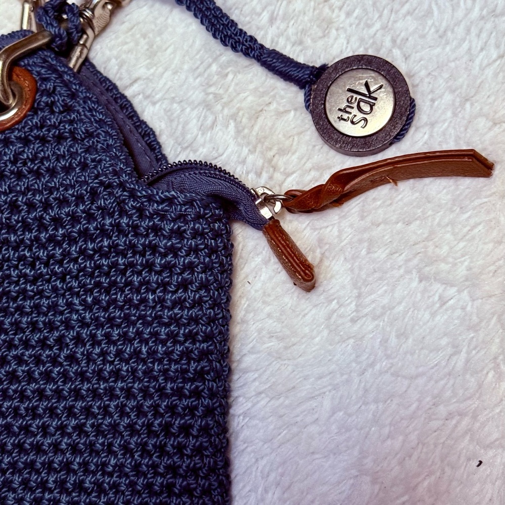 Vtg The Sak Handwoven Navy Blue Crochet Tote Bag with Leather Straps - Picture 3 of 13